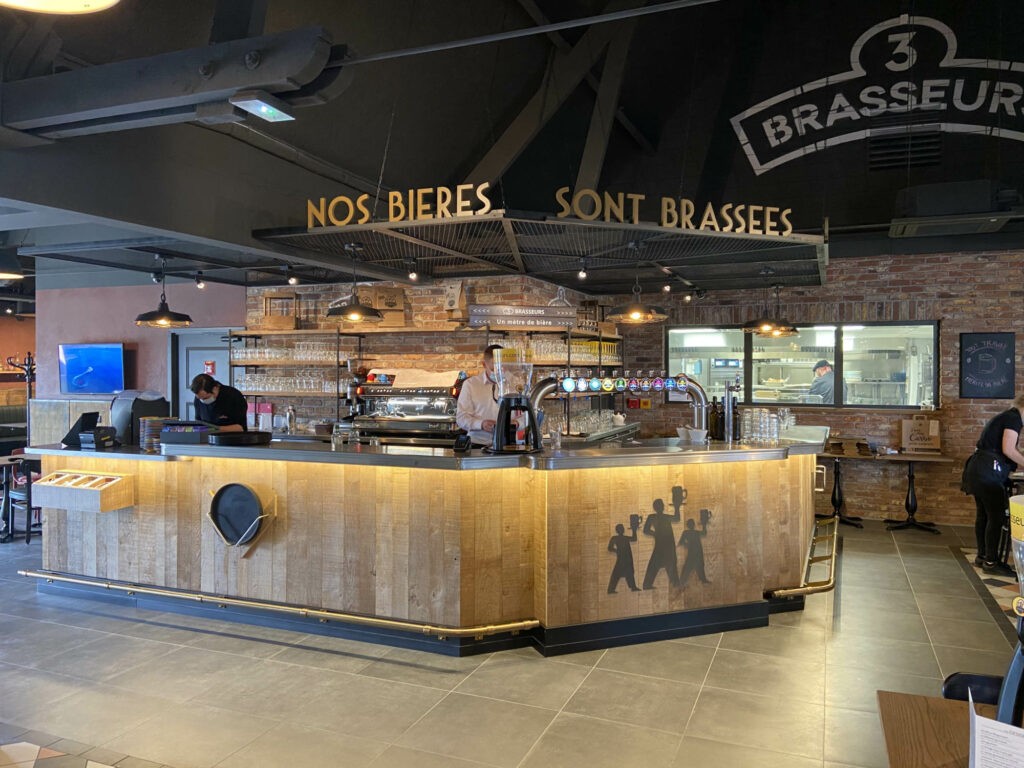 Rénovation aménagement conception restaurant 3 Brasseurs Fâches Thumesnil l Graine d_Espace agencement restaurant