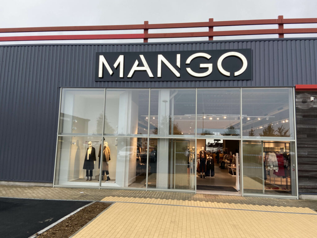 Rénovation magasins de prêt à porter Mango Bruay La Buissière l Graine d_espace(10) Rénovation magasins de prêt à porter Mango Bruay La Buissière l Graine d_espace(3)