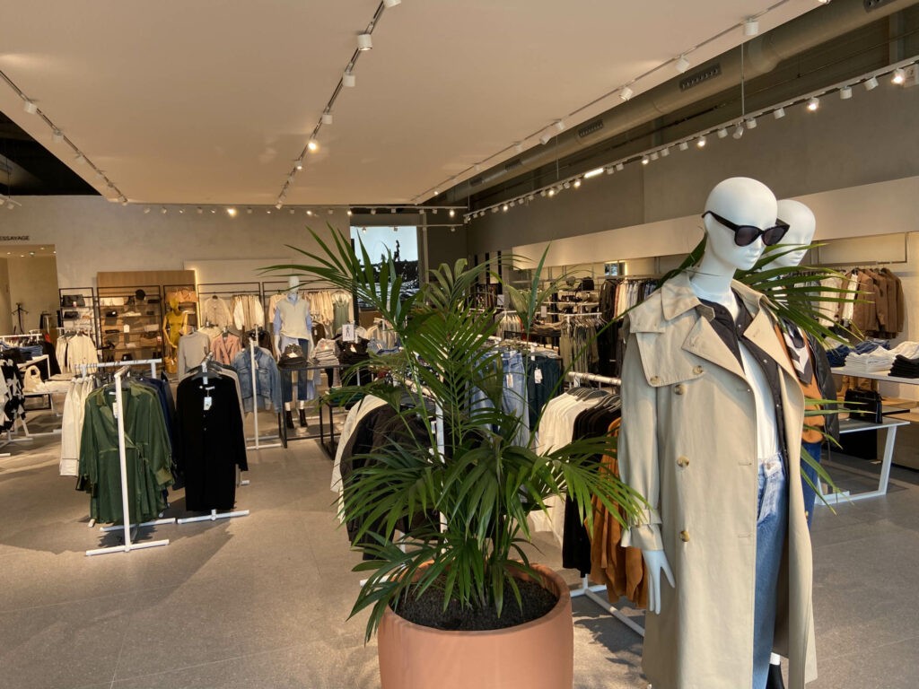 Rénovation magasins de prêt à porter Mango Bruay La Buissière l Graine d_espace(3) Rénovation magasins de prêt à porter Mango Bruay La Buissière l Graine d_espace(3)