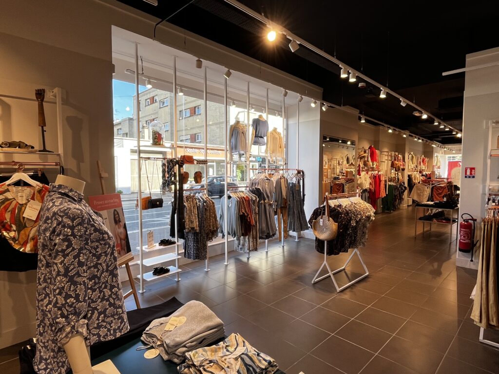 Conception et réalisation aménagement/ Graine d'espace / Grain de Malice Conception et réalisation aménagement/ Graine d'espace / Grain de Malice